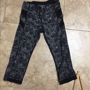 Lululemon women’s crop size 6